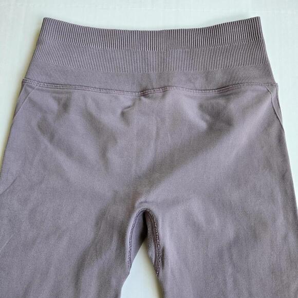 Lululemon Women's High-Waisted Seamless Leggings in Mauve - Picture 2 of 9
